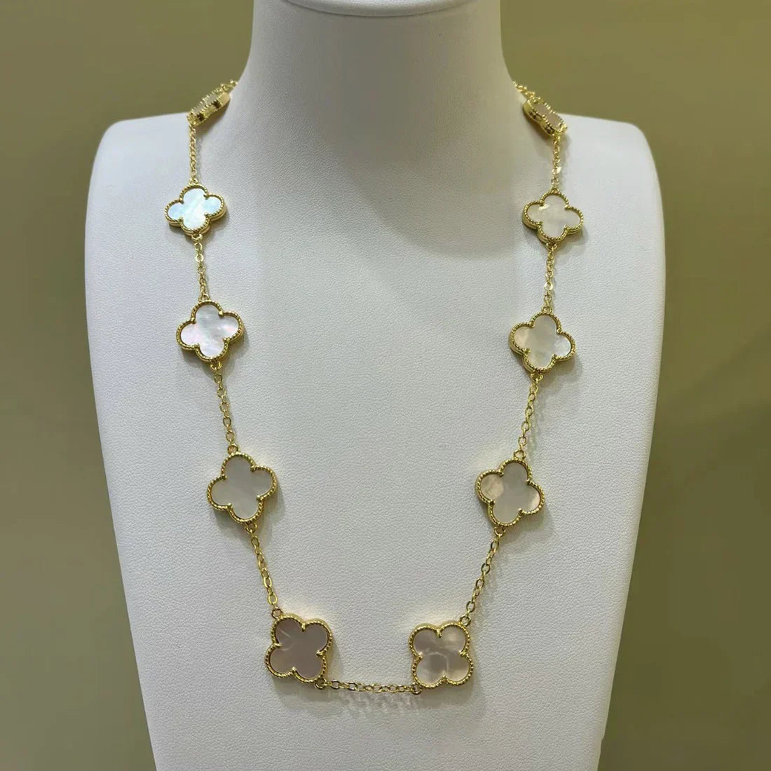 CLOVER | 10 Motif White Necklace